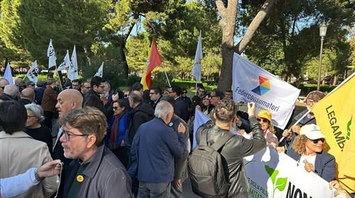 Palermo. Sit-in in piazza Indipendenza contro i termovalorizzatori in Sicilia: il “no” di ambientalisti e consumatori