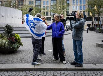 Ajax-Maccabi, il tifoso israeliano: “Gruppi colpivano ebrei al grido di ‘Palestina libera'”