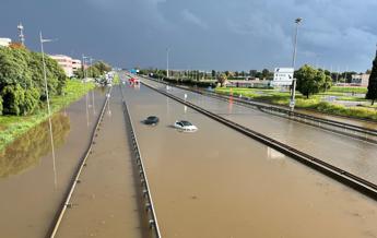 Alluvione Spagna, allerta rossa a Barcellona: allagamenti e voli cancellati a El Prat