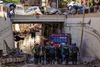 Alluvione in Spagna, donna salvata dopo tre giorni in auto – Video