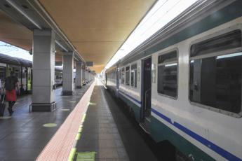 Capotreno aggredito ad Arezzo: pugno e spray al peperoncino per aver chiesto il biglietto