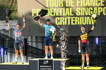 Cavendish vince l’ultima gara prima del ritiro, il britannico trionfa a Singapore