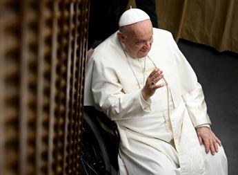 Il Papa ai giovani: “Non truccatevi l’anima, non siate stelle social ma liberi”