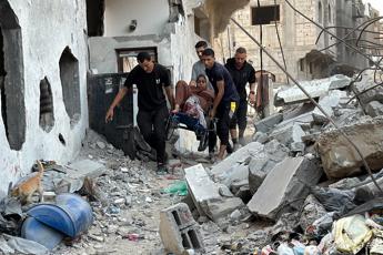 Israele, nuovi raid su Gaza City e Khan Younis. Media: “Almeno 14 morti”