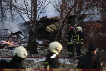 Lituania, aereo merci si schianta contro palazzo vicino Vilnius