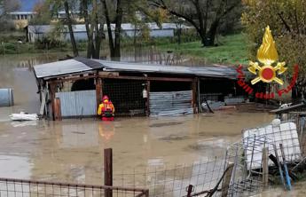 Maltempo a Rieti, raffiche di vento e pioggia: danni, crolli e allagamenti