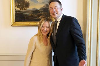 Migranti in Albania, ecco l’emendamento Musk: cos’è