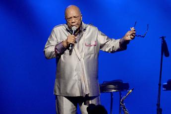 Morto Quincy Jones, il produttore e musicista aveva 91 anni