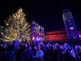 Pistoia, al via la Città del Natale con l’albero in piazza Duomo