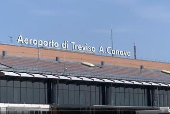 Treviso, aereo turismo fuori pista: aeroporto temporaneamente chiuso