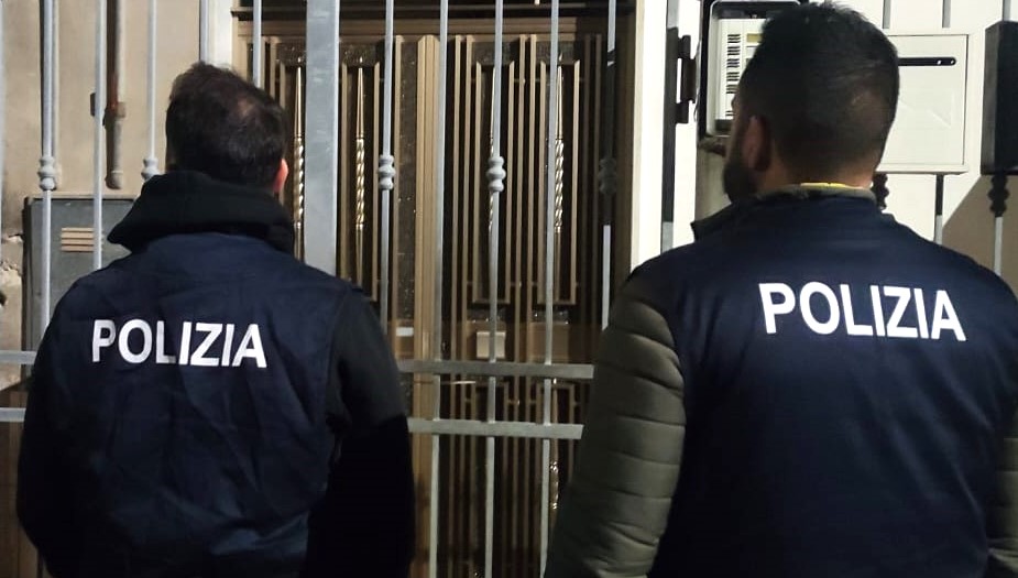 Porto e detenzione di arma da guerra: cinque arresti a Gela nell’operazione di Polizia “H24 Store”