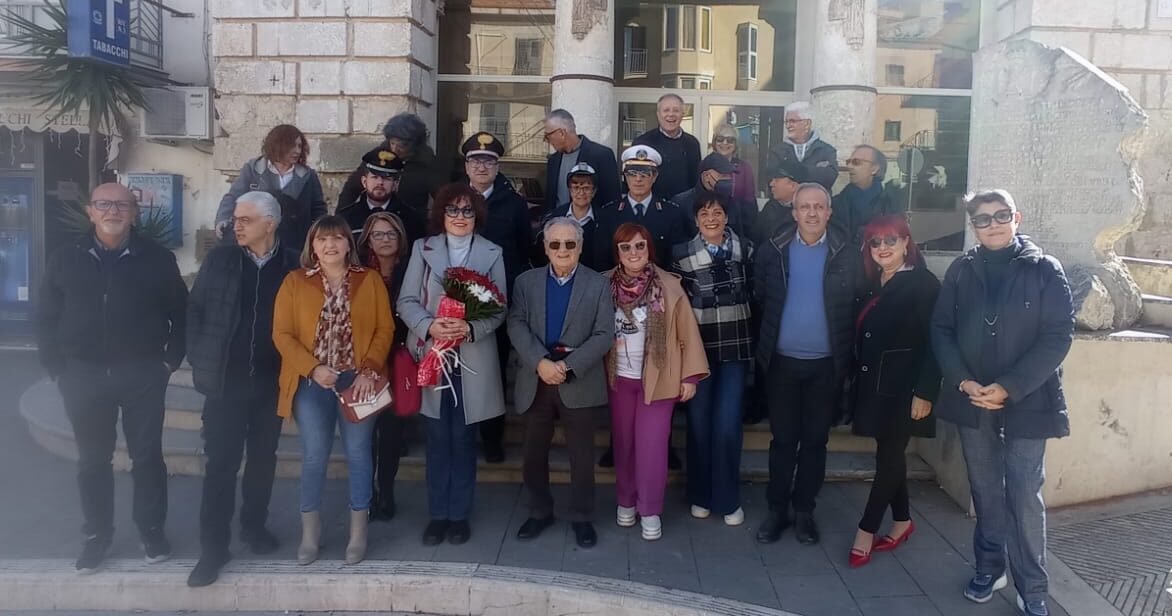 Santa Caterina Villarmosa. Giornata contro la violenza sulle donne, riaperta la biblioteca comunale: “La cultura è la via verso la libertà e l’uguaglianza di genere”