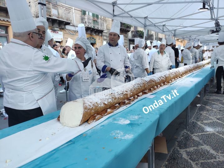 Rassegna Stampa. Il record del cannolo più lungo rimane alla città di Caltanissetta