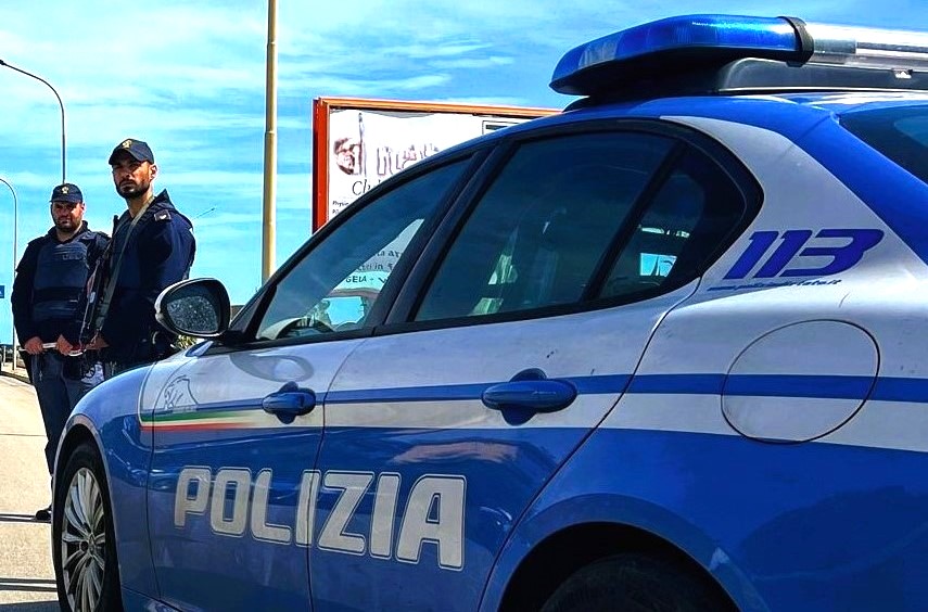 A Niscemi identificati dalla Polizia 4 minori intenti a trafugare parti di ciclomotori e caschi dinanzi al Liceo Scientifico