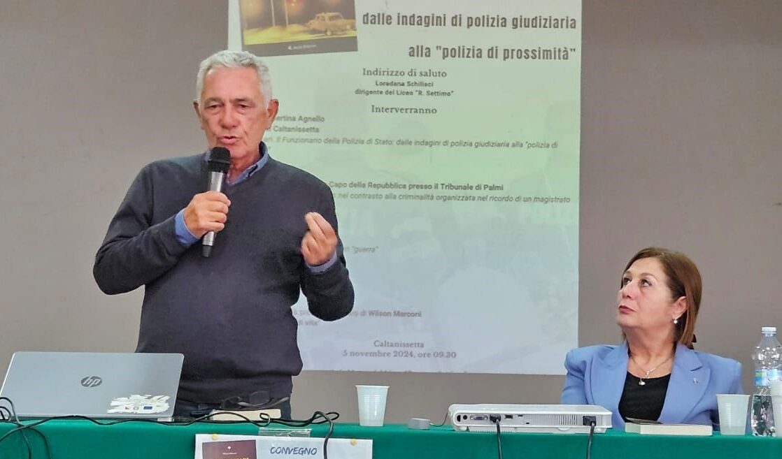 Caltanissetta. Liceo Classico Ruggero Settimo, svolto convegno Polizia di Stato: presentato il libro di Wilson Marconi “Commissari, storie di vita”