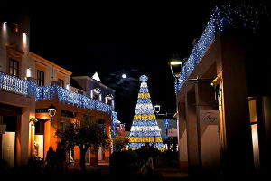 Dal 10 novembre all’Outlet Village si accende l’Albero di Natale: al via gli Happy Days Winter Icons