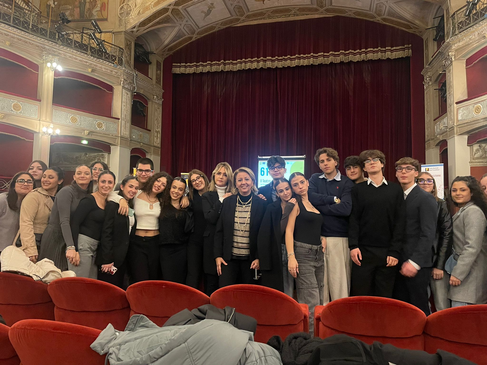 Caltanissetta. Premiato il Liceo “R. Settimo” dal maestro Beppe Vessicchio al 61° Convegno Internazionale di studi pirandelliani