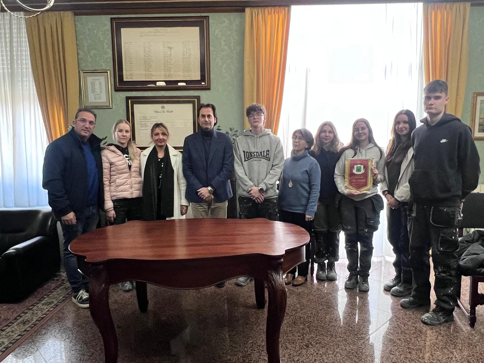 San Cataldo. Gruppo di studenti estoni, grazie a progetto Erasmus, stanno contribuendo a riqualificazione della Città