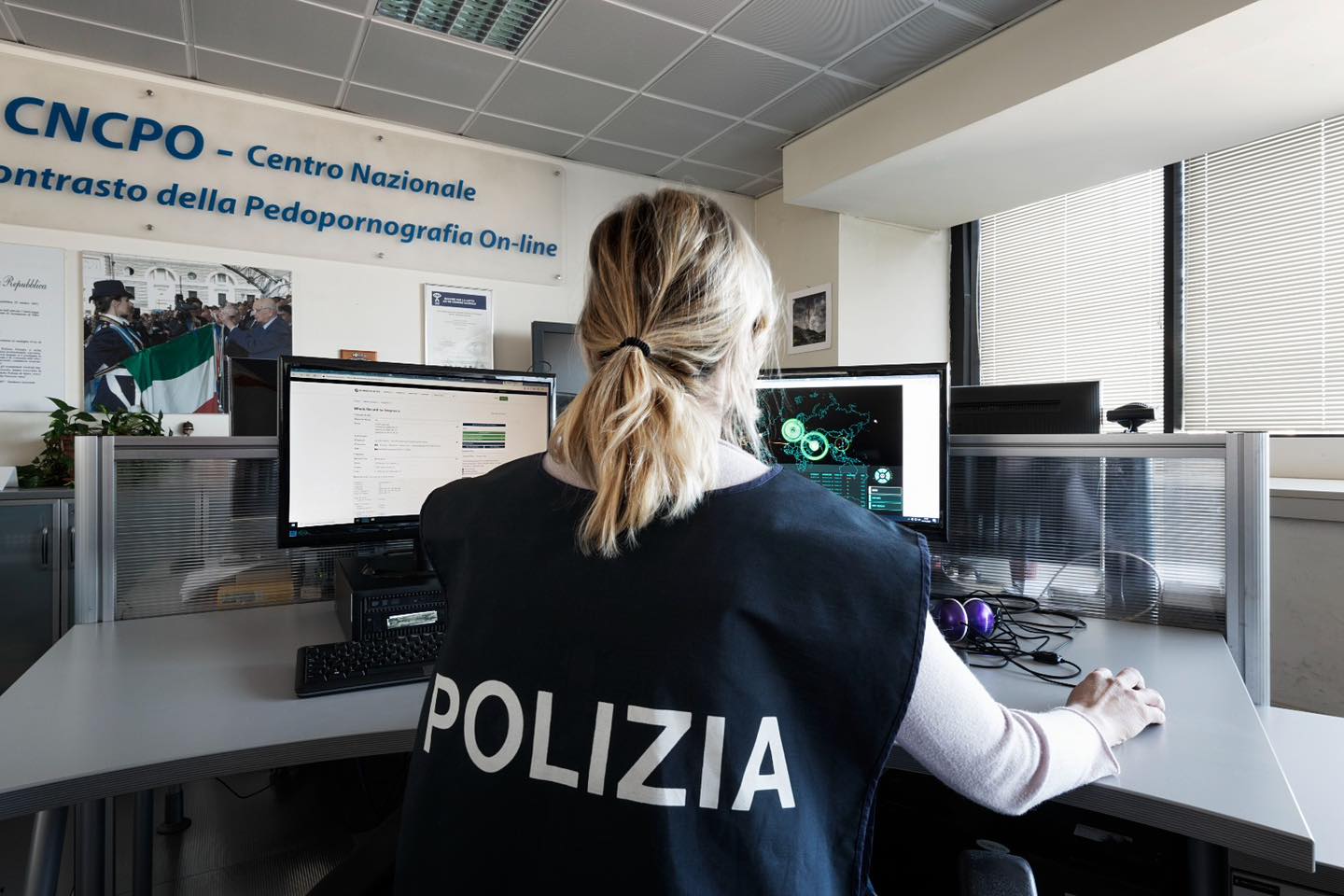 Arrestate 5 persone in un’operazione della Polizia per contrastare sharing di materiale pedopornografico