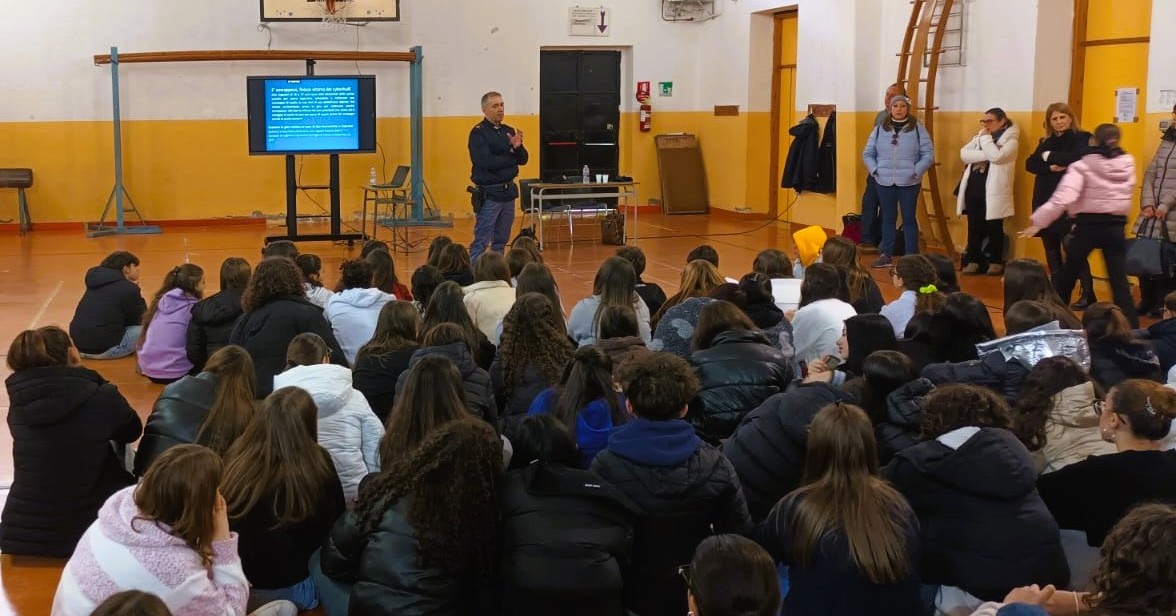 Caltanissetta. Visita della Polizia Postale all’Istituto di Istruzione Superiore  “Manzoni” per sensibilizzare gli alunni sui rischi della rete