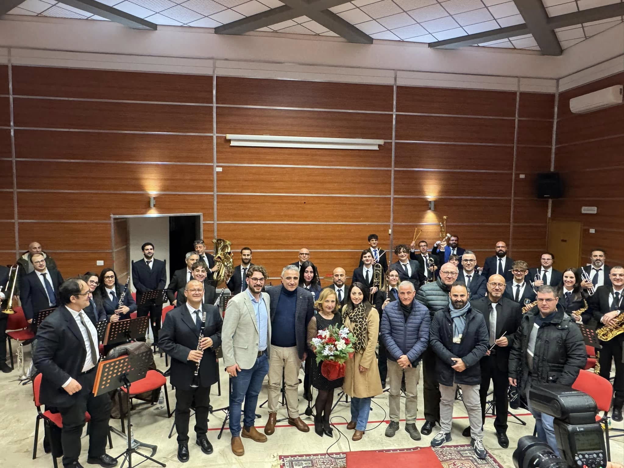 Acquaviva Platani, concerto natalizio con la banda musicale Santa Cecilia.  Applausi del pubblico