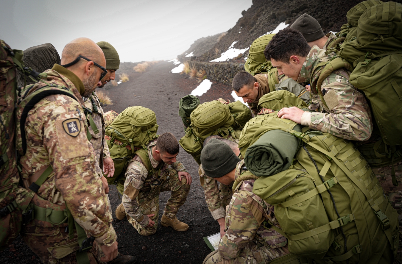 Esercito. Addestramento congiunto Italia-Malta: istruttori della Brigata Aosta a confronto con un plotone delle Forze Armate Maltesi