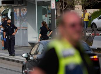 Attacco a Gerusalemme, spari contro bus: grave un 12enne