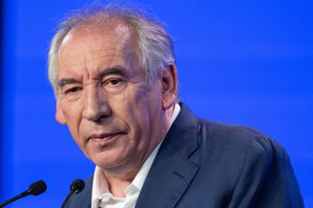 Bayrou, il centrista che può favorire il dialogo: chi è il nuovo premier francese