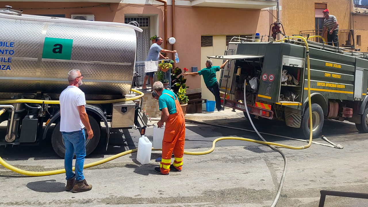 A Caltanissetta è sempre più emergenza idrica. La protezione Civile aumenta gli sforzi per contenere i disagi