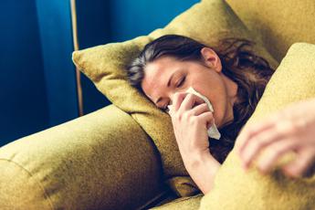 Influenza, picco a metà gennaio. Bassetti: “Ospedali sotto pressione”