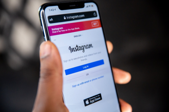 Instagram avverte: non fidatevi delle immagini online