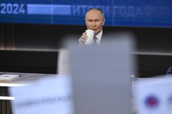 Putin e l’attacco di tosse in diretta: che cos’ha lo ‘zar’?