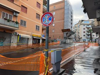 Roma, nuovo sopralluogo vigili fuoco per palazzo pericolante, sul posto anche minisindaca