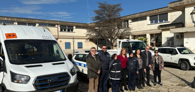 Inaugurato il nuovo parco auto a Montevago: già in servizio scuolabus elettrico e auto polizia municipale