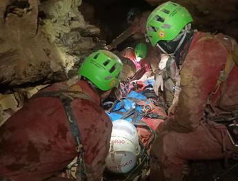 Speleologa bloccata, il racconto dei soccorritori: “Nelle ultime ore ha tenuto duro”