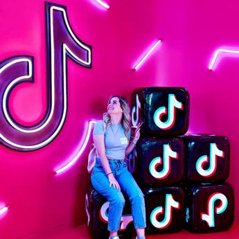 TikTok, come funziona la realtà aumentata e come nascono i filtri social