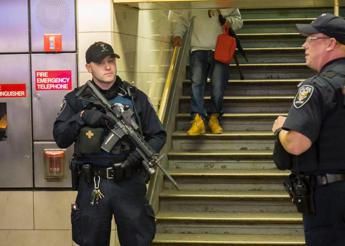 Usa, donna bruciata viva sulla metro di New York