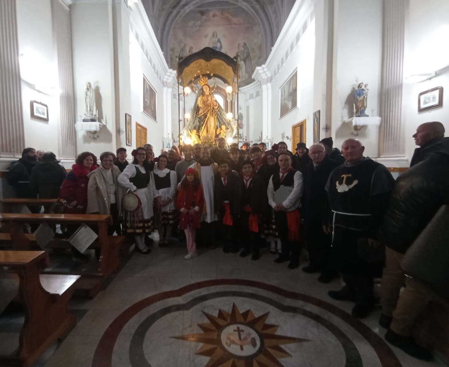 Mussomeli, Festa dell’Immacolata. Processione sotto la pioggia e rientro al grido di Viva Maria