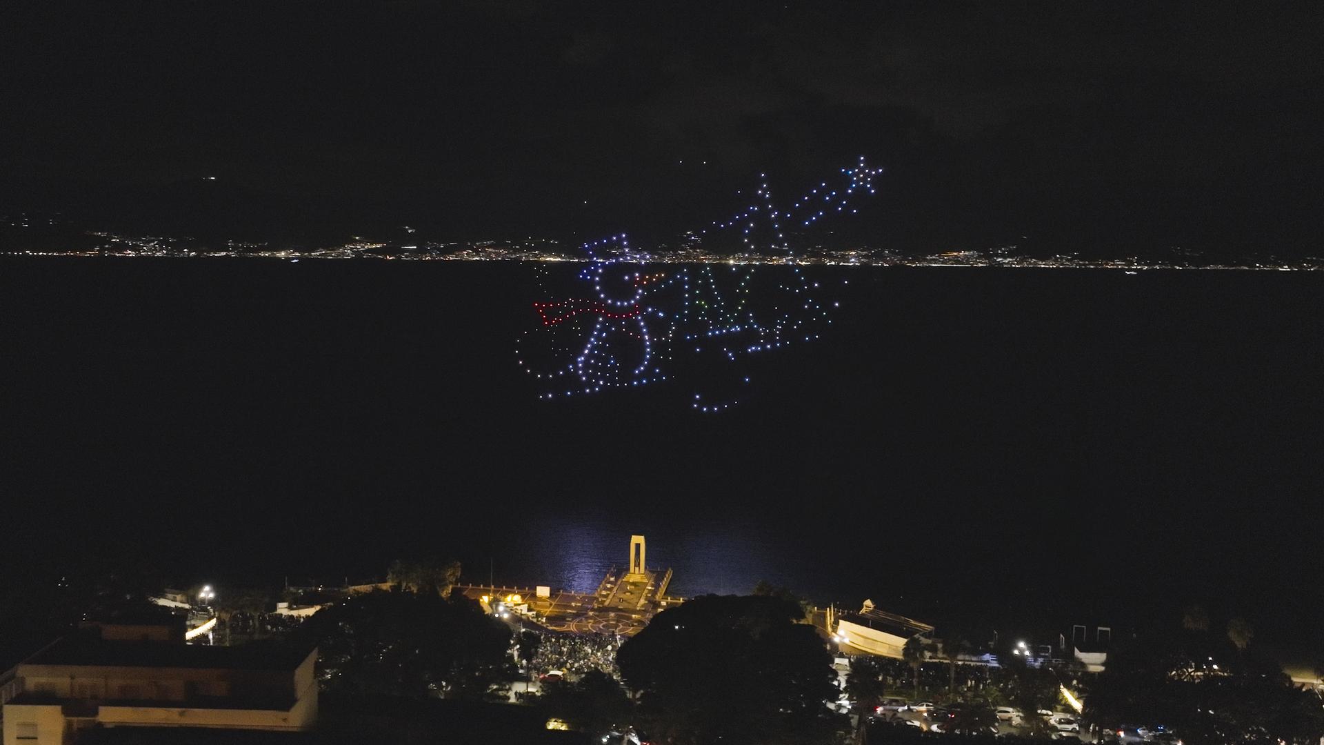 Reggio Calabria ospita le avventure “luminose” di un  Drone Show natalizio con 500 punti luminosi in volo simultaneo sul lungomare