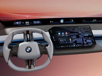 BMW Panoramic iDrive: tecnologia rivoluzionaria