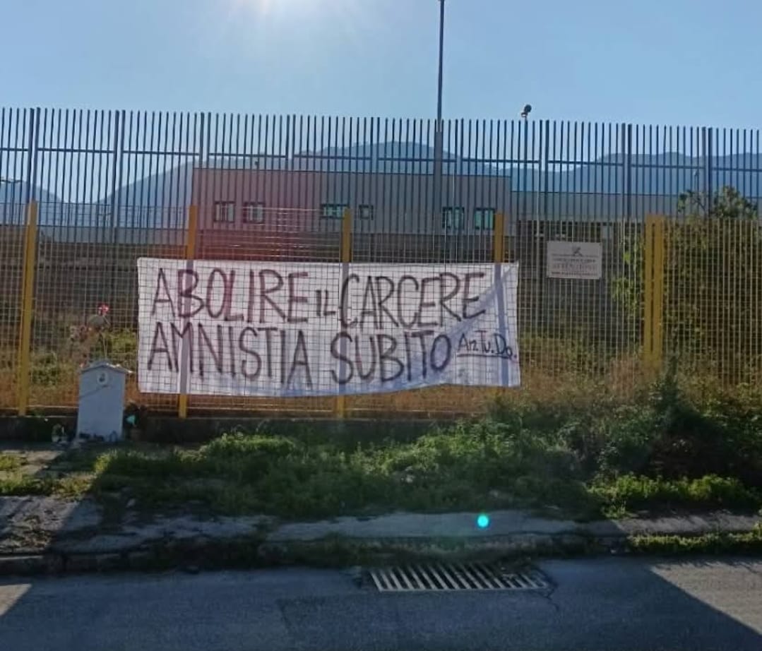 Striscioni davanti alle carceri siciliane, Antudo: “Amnistia subito”