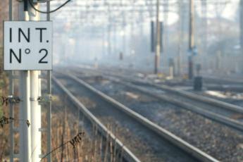 Maltempo al Sud, circolazione treni sospesa in alcuni tratti: ritardi fino a 6 ore