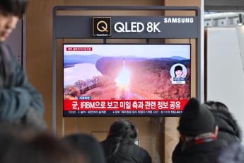 Nordcorea, Kim annuncia: “Testato nuovo missile balistico ipersonico”