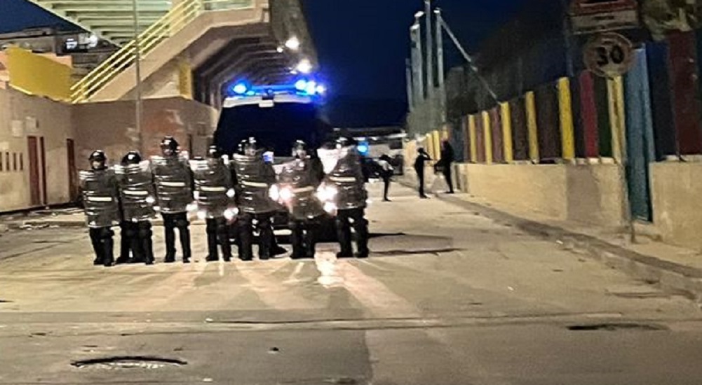 Scontri con lanci di pietre e molotov in occasione di Licata – Sancataldese: 5 feriti tra forze dell’ordine