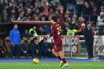 Roma-Lazio, Dybala e lo sfottò a fine partita – Video