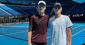 Sinner, allenamento con il figlio d’arte Hewitt. Kyrgios: “Post dopato”