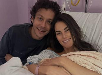 Valentino Rossi e Francesca Sofia Novello di nuovo genitori: è nata Gabriella