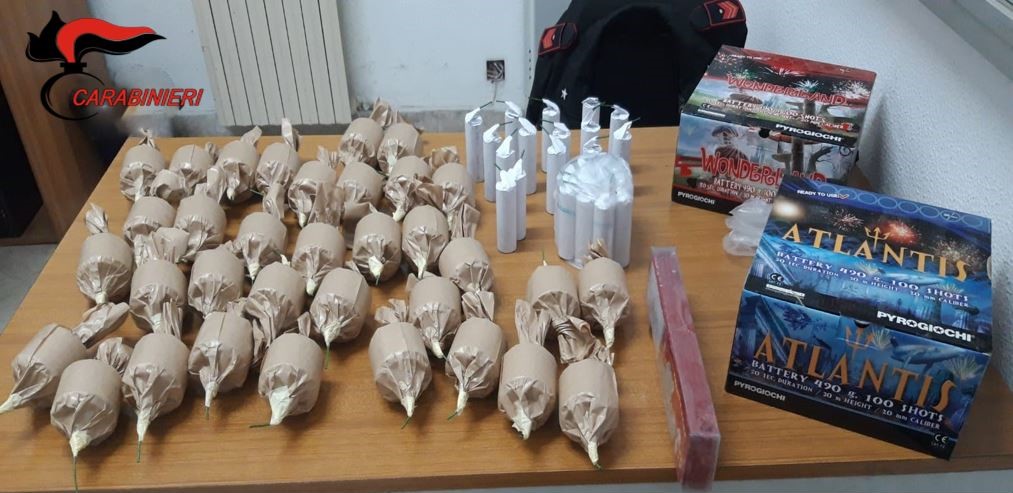 In auto con 34 bombe carta e 700 petardi di provenienza non certificata, denunce e sequestri a Piazza Armerina