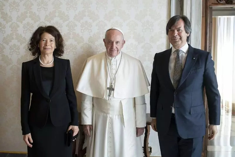 Intesa Sanpaolo, cordoglio per scomparsa Papa Francesco “Guida luminosa”